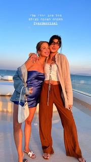 Bar Zomer feet photo thumbnail