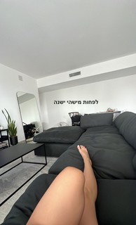 Bar Zomer feet photo thumbnail