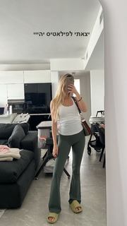 Bar Zomer feet photo thumbnail