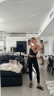 Bar Zomer feet photo thumbnail