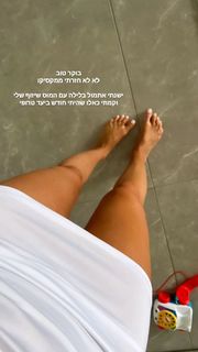 Bar Zomer feet photo thumbnail