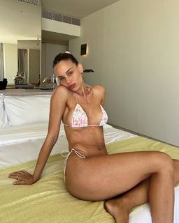 Bar Zomer feet photo thumbnail