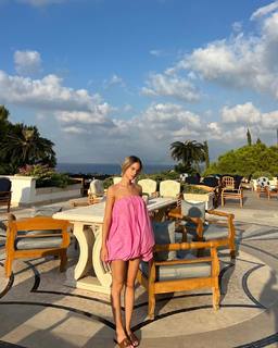 Bar Zomer feet photo thumbnail