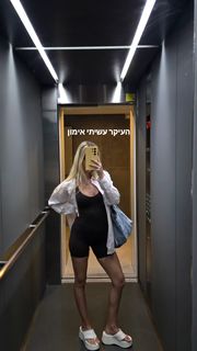 Bar Zomer feet photo thumbnail