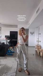 Bar Zomer feet photo thumbnail