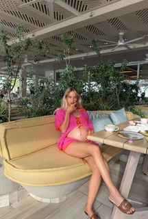 Bar Zomer feet photo thumbnail