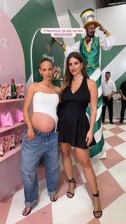 Bar Zomer feet photo thumbnail