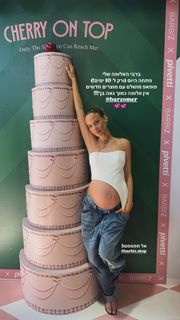 Bar Zomer feet photo thumbnail