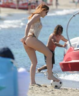Barbara Berlusconi feet photo 3