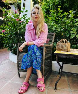 Barbara Berlusconi feet photo 1