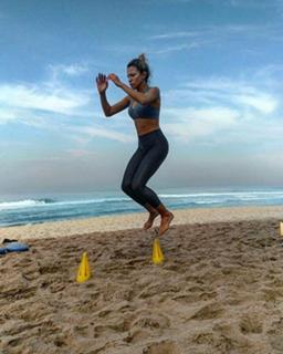 Barbara Coelho feet photo 11