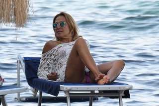 Barbara D'Urso feet photo thumbnail