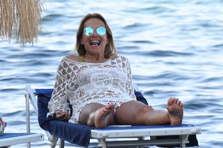 Barbara D'Urso feet photo thumbnail