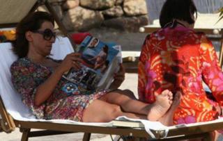 Barbara D'Urso feet photo thumbnail