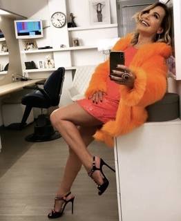 Barbara D'Urso feet photo thumbnail
