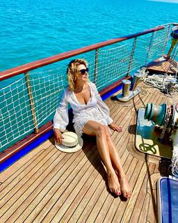 Barbara D'Urso feet photo thumbnail