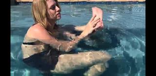 Barbara Dunkelman feet photo thumbnail