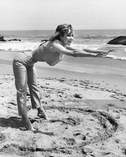 Barbara Eden feet photo thumbnail