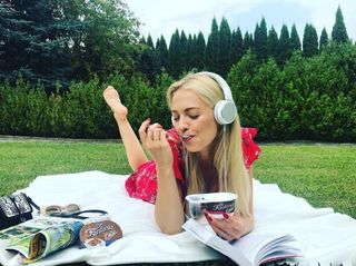 Barbara Kurdej-Szatan feet photo thumbnail