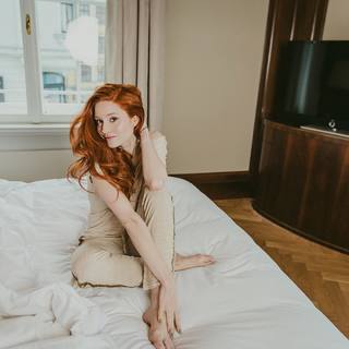 Barbara Meier feet photo thumbnail