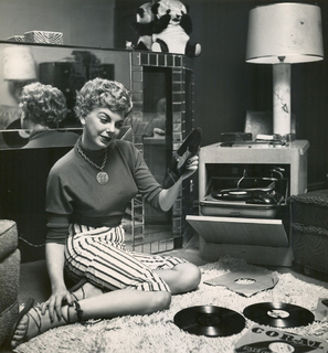 Barbara Nichols feet photo 3
