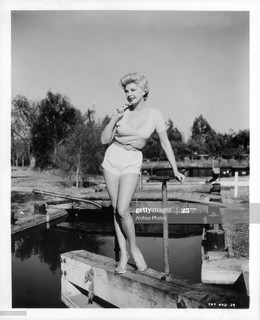 Barbara Nichols feet photo 9
