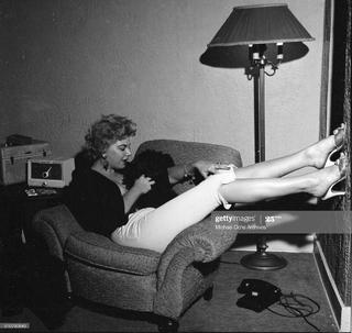 Barbara Nichols feet photo 8