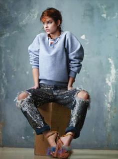 Barbara Palvin feet photo thumbnail