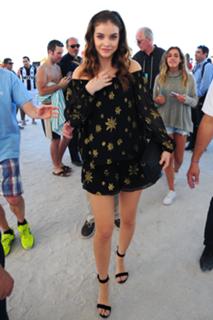 Barbara Palvin feet photo thumbnail