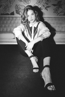 Barbara Palvin feet photo thumbnail