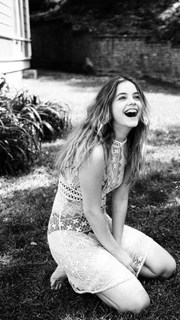 Barbara Palvin feet photo thumbnail