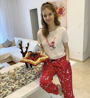 Barbara Palvin feet photo thumbnail