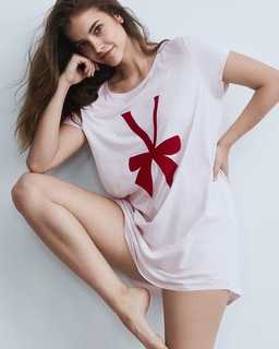 Barbara Palvin feet photo thumbnail