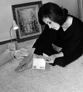 Barbara Parkins feet photo 1