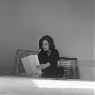 Barbara Parkins feet photo 12