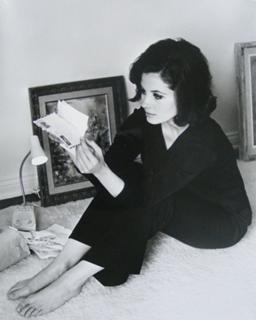 Barbara Parkins feet photo 10