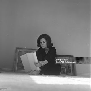 Barbara Parkins feet photo 2