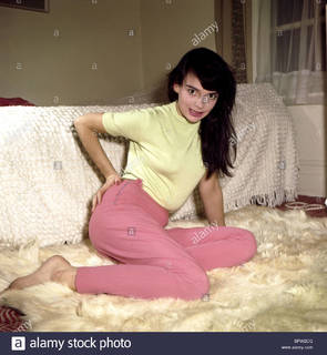 Barbara Steele feet photo 18