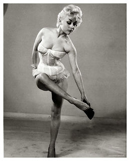 Barbara Windsor feet photo 10