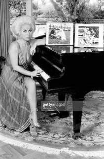 Barbara Windsor feet photo 20
