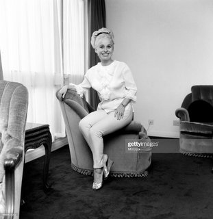 Barbara Windsor feet photo 13