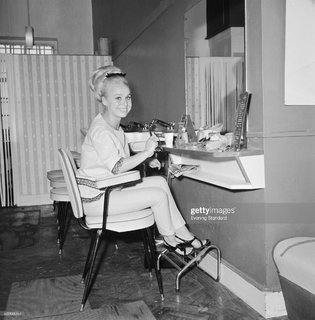 Barbara Windsor feet photo 12