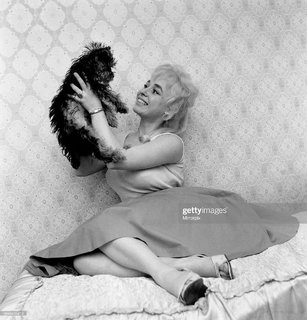 Barbara Windsor feet photo 10
