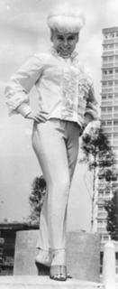 Barbara Windsor feet photo 3
