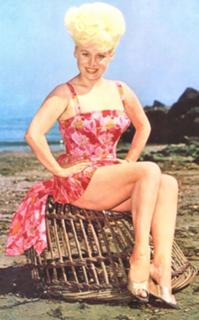 Barbara Windsor feet photo 17