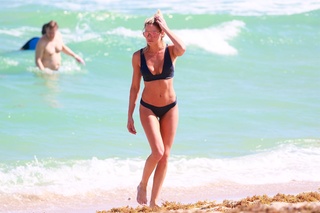 Barbie Blank feet photo thumbnail