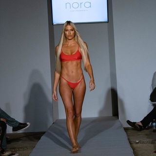 Barbie Blank feet photo thumbnail