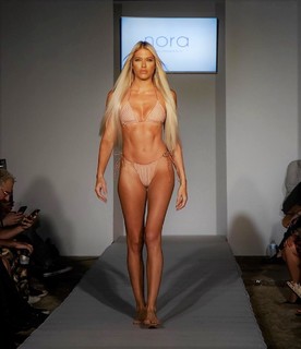 Barbie Blank feet photo thumbnail