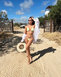 Barbie Blank feet photo thumbnail
