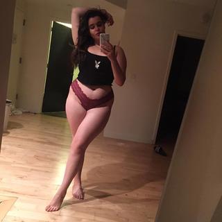 Barbie Ferreira feet photo thumbnail